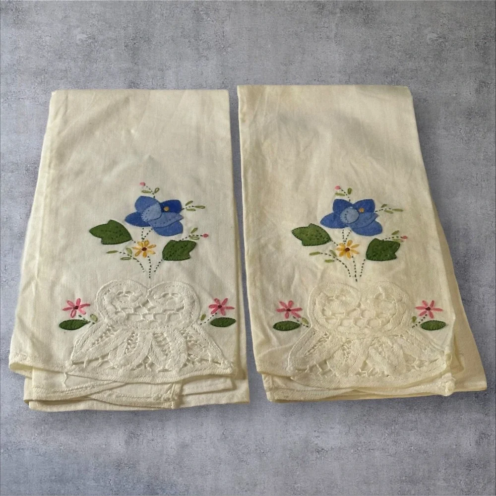 Set‎ of 5 - Vintage Hand Appliqued Fingertip Towel with Blue Flower